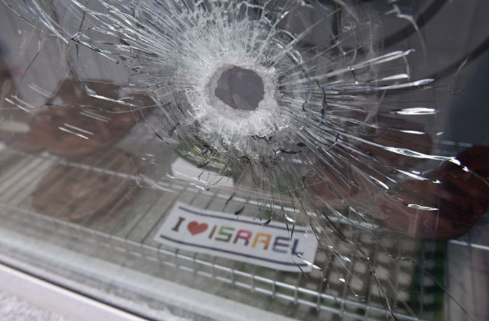 Staatsschutz ermittelt in Schorndorf: Farbanschlag auf Israel-Laden von AfD-Politiker