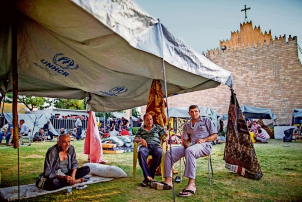 Viele Flüchtlinge finden Unterschlupf in den Gärten der christlichen Kirchen. Manche müssen aber auch auf der Straße schlafen. Foto: dpa