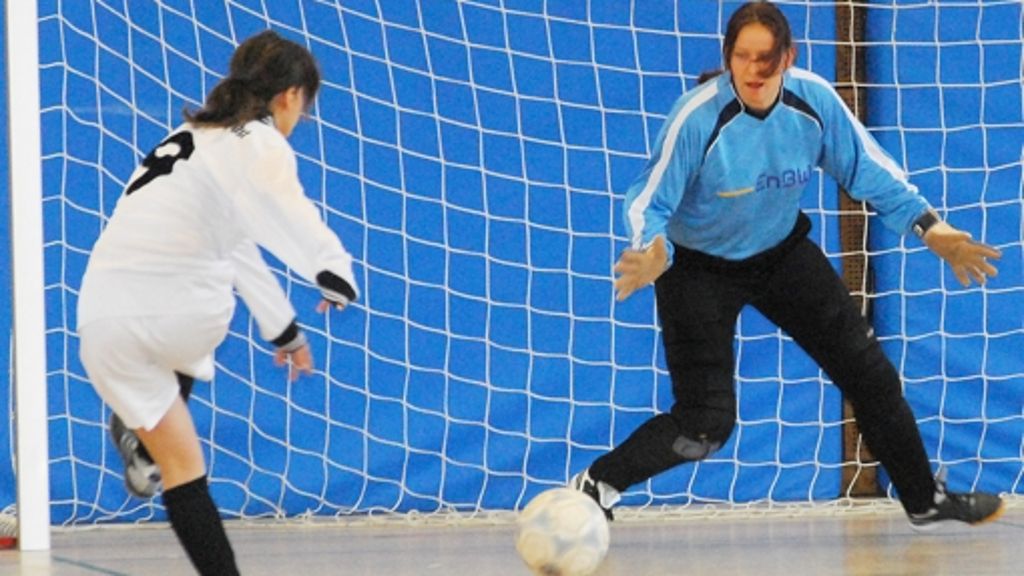 Frauenfußball: Bezirksmeisterschaft in der Halle