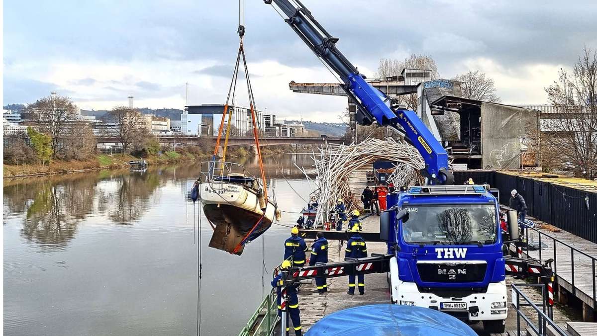 Stuttgart-Ost: Segelboot aus Neckar geborgen