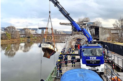 Segelboot aus Neckar geborgen