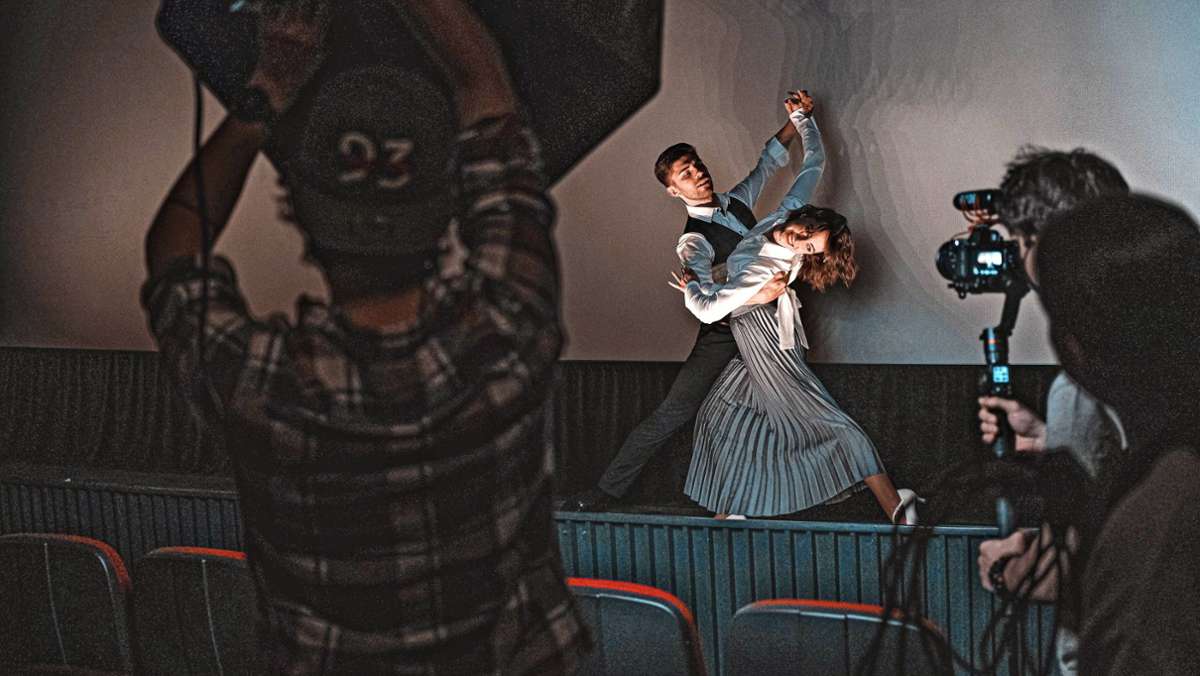  Mit ihrem Video-Projekt „OnDance“ bringen Marius Dürr und Vanessa Weiß vom TSC Rot-Weiß Böblingen Tanzemotion auf den Bildschirm. Zugleich macht der im Filmzentrum Bären gedrehte Clip Lust auf Kino. 