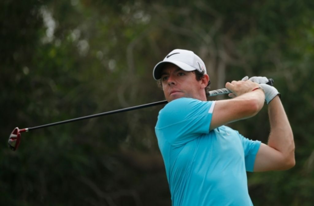 ... ihrem Lebensgefährten Rory McIlroy beim Golfturnier in Dubai zu. Klicken Sie sich durch weitere Fotos.