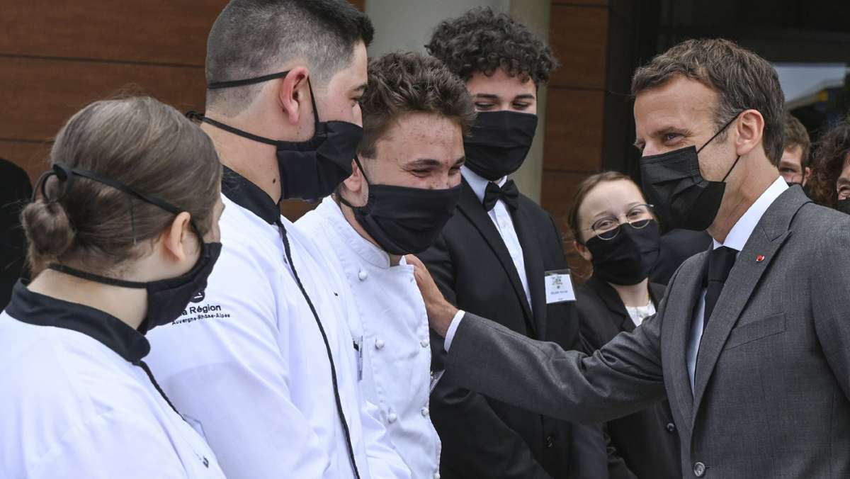  Frankreichs Präsident Emmanuel Macron ist bei einer Reise nach Südfrankreich von einem Mann angegriffen worden. Was hat es damit auf sich? 