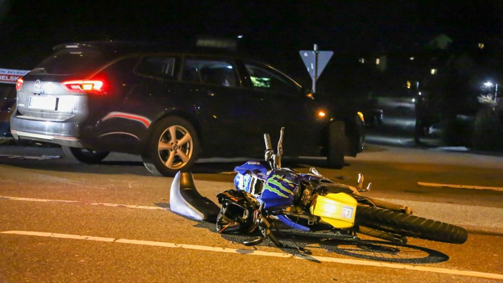 Unfall in Bad Überkingen: Autofahrer übersieht Biker – 19-Jähriger schwer verletzt
