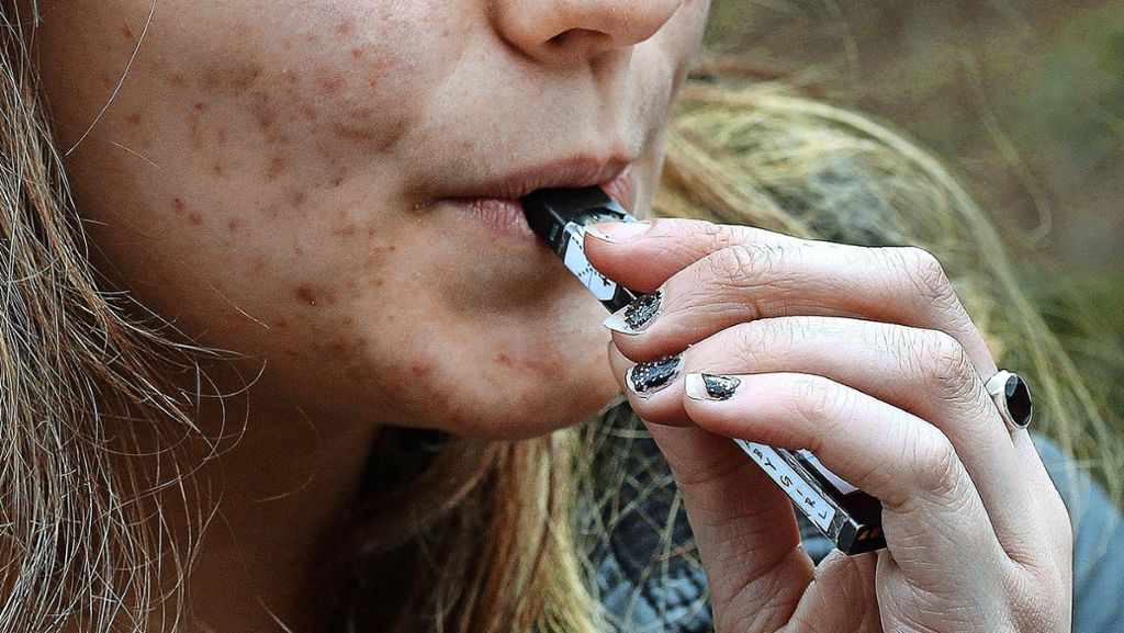 Tabak-Multis setzen auf E-Zigaretten: Hippe E-Zigarette aus USA bereitet Sorgen