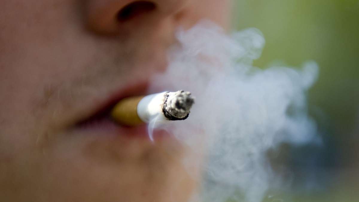  Tabakkonzerne dürfen künftig nur noch in eng begrenzten Ausnahmefällen für ihre Produkte werben. Der Bundesrat nahm am Freitag ein Gesetz an, das die Außenwerbung für Tabakprodukte - etwa in Form von Plakaten - verbietet. 