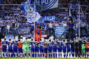 Schalke-Fans in Ekstase –  Relegationsplatz bleibt umkämpft