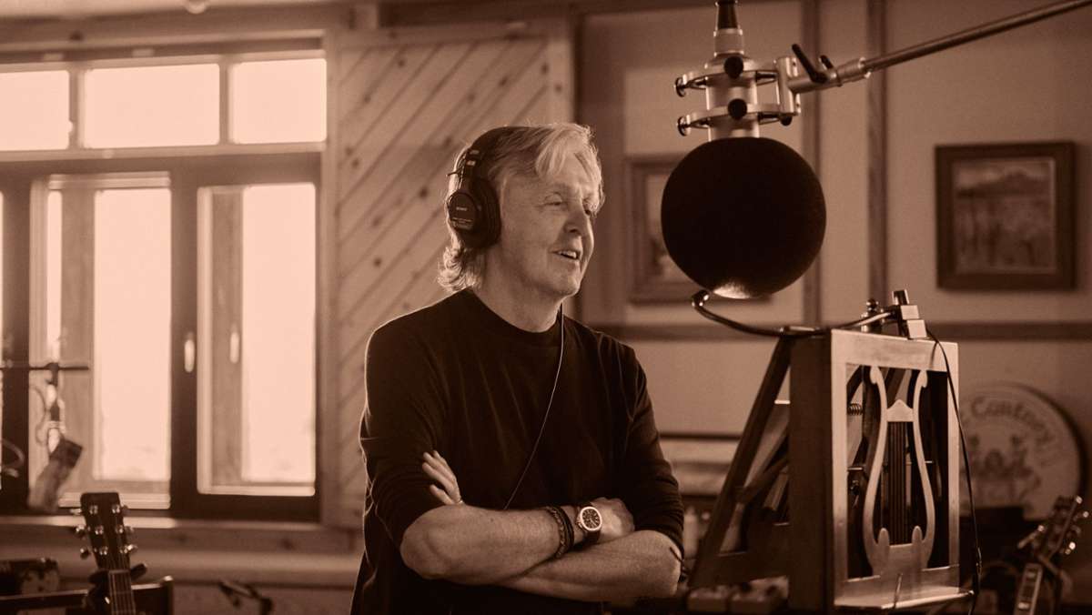  Paul McCartney kommentiert Einschnitte in seiner musikalischen Karriere gerne mit nummerierten Alben. Auf „McCartney III“ verarbeitet er den Lockdown und sucht wieder nach dem perfekten Popsong. Obwohl er den natürlich längst geschrieben hat. 
