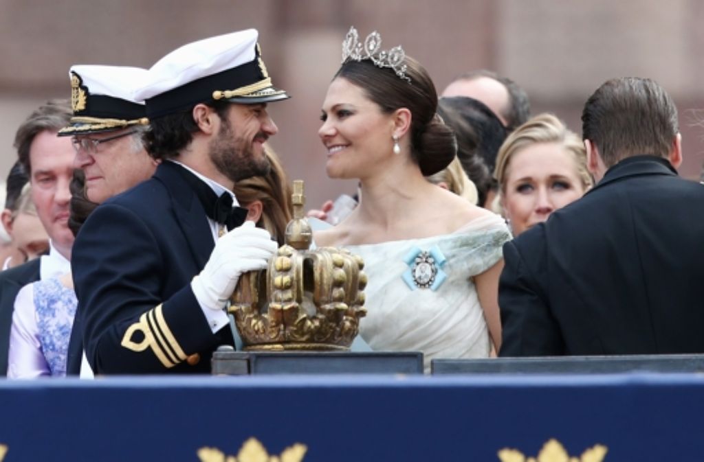 Kronprinzessin Victoria trägt H&M auf der Hochzeit ihres Bruders Carl Philip.