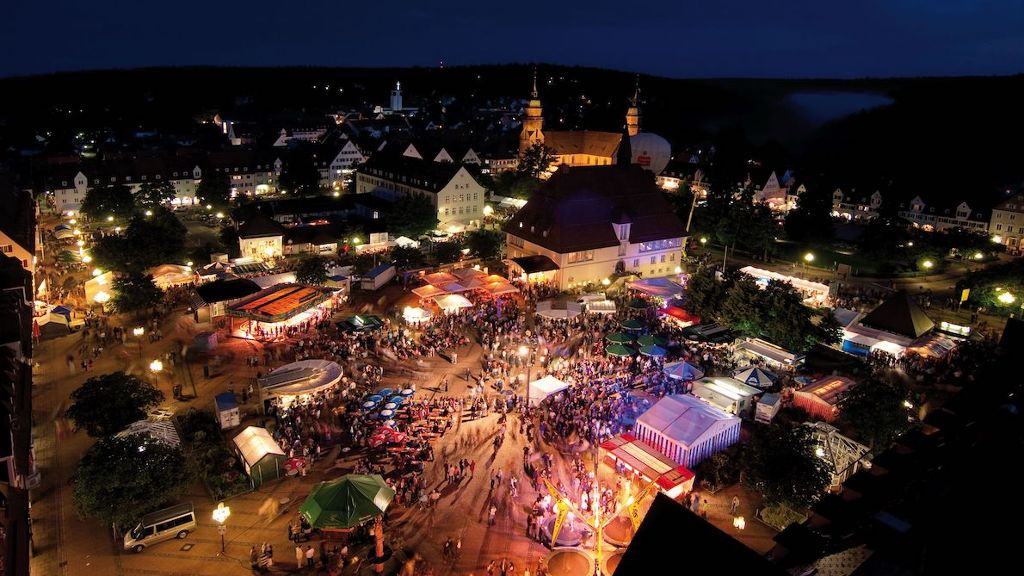 Das jährliche Stadtfest auf Deutschlands größtem Marktplatz ist das Highlight im Sommer