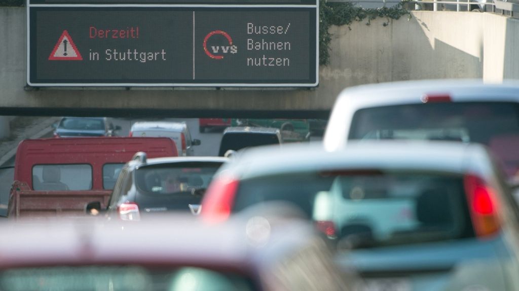 Stadt Stuttgart löst Alarm aus: Feinstaubalarm: Grüne für   80 auf A 8