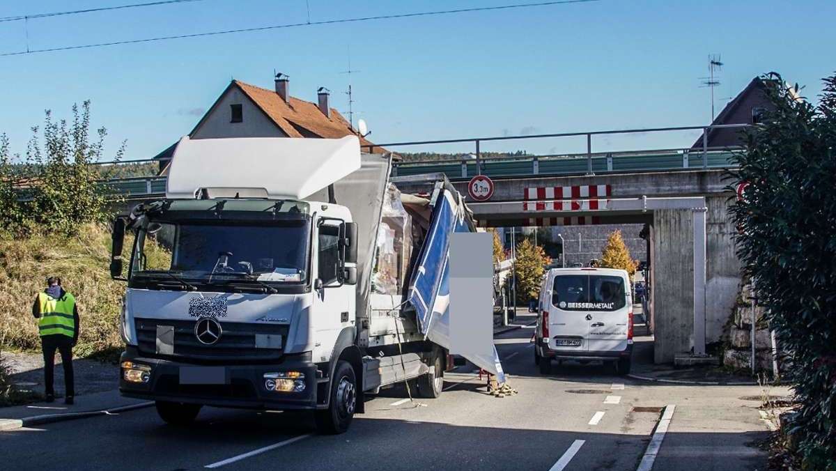 Eisenbahnbrücke in Magstadt: An dieser Brücke bleiben viele hängen