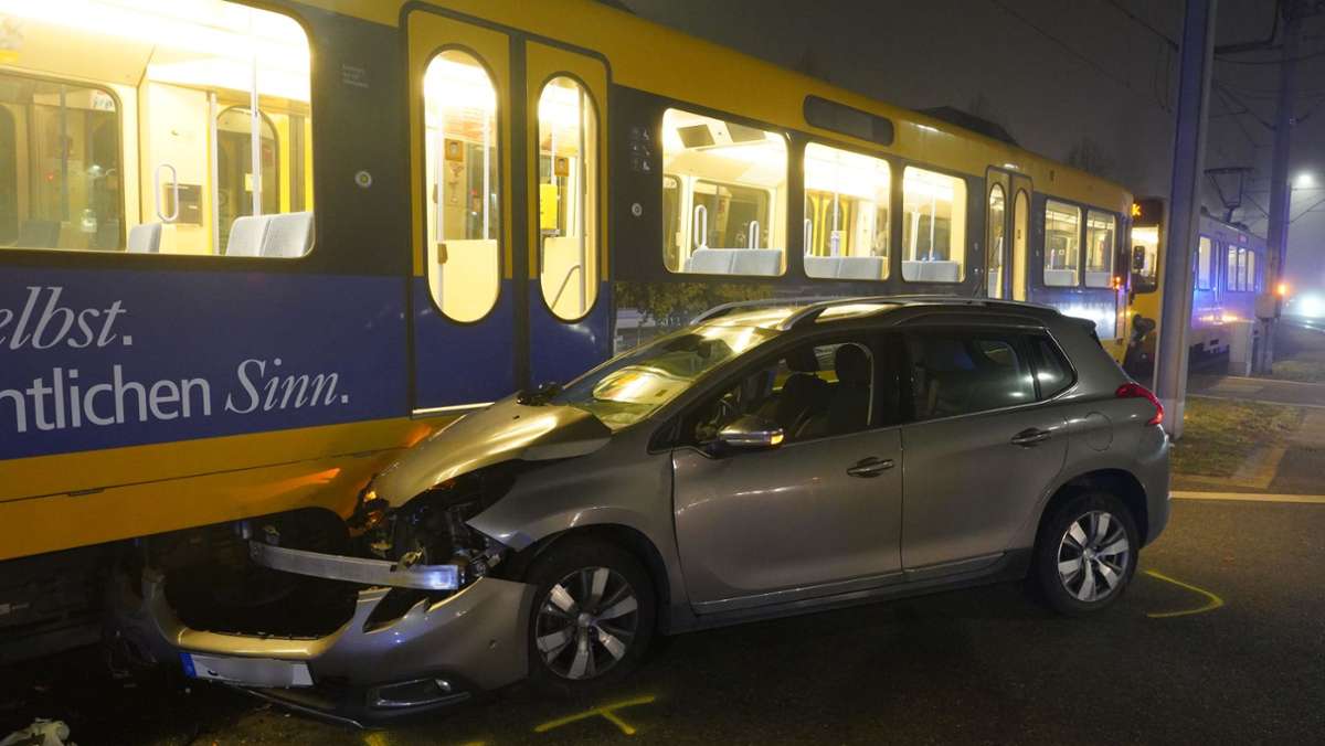 Stuttgart-Hallschlag: Stadtbahnunfall fordert zwei Verletzte – Polizei sucht Zeugen