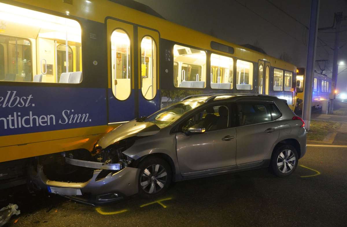 Der Unfall ereignete sich in Stuttgart-Hallschlag. Foto: Andreas Rosar/Fotoagentur-Stuttgart