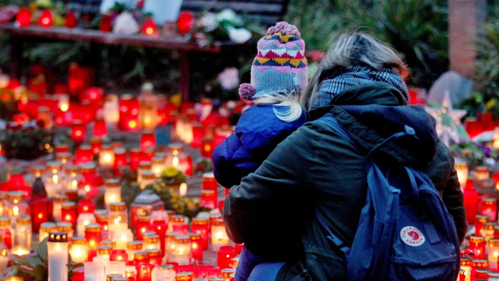 Nach Affenhaus-Brand in Krefeld: Blumen, Tränen und ein Kondolenzbuch – Zoo wieder geöffnet
