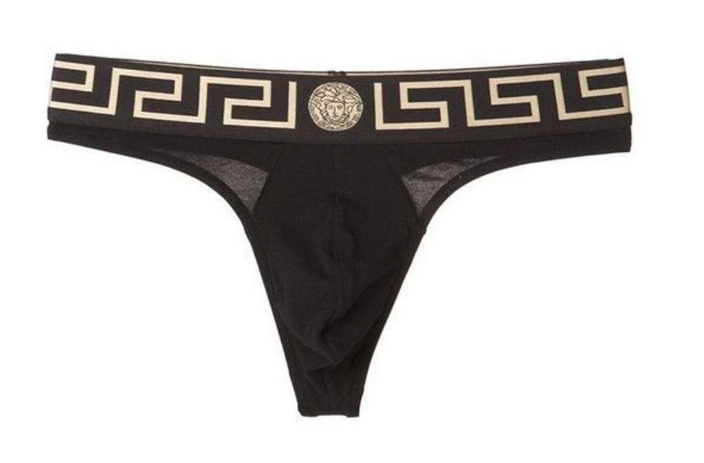 Bei den Stuttgartern liegt momentan ein Versace-Tanga mit Medusa-Logo und der klassischen griechischen Mäander-Musterung im Trend.