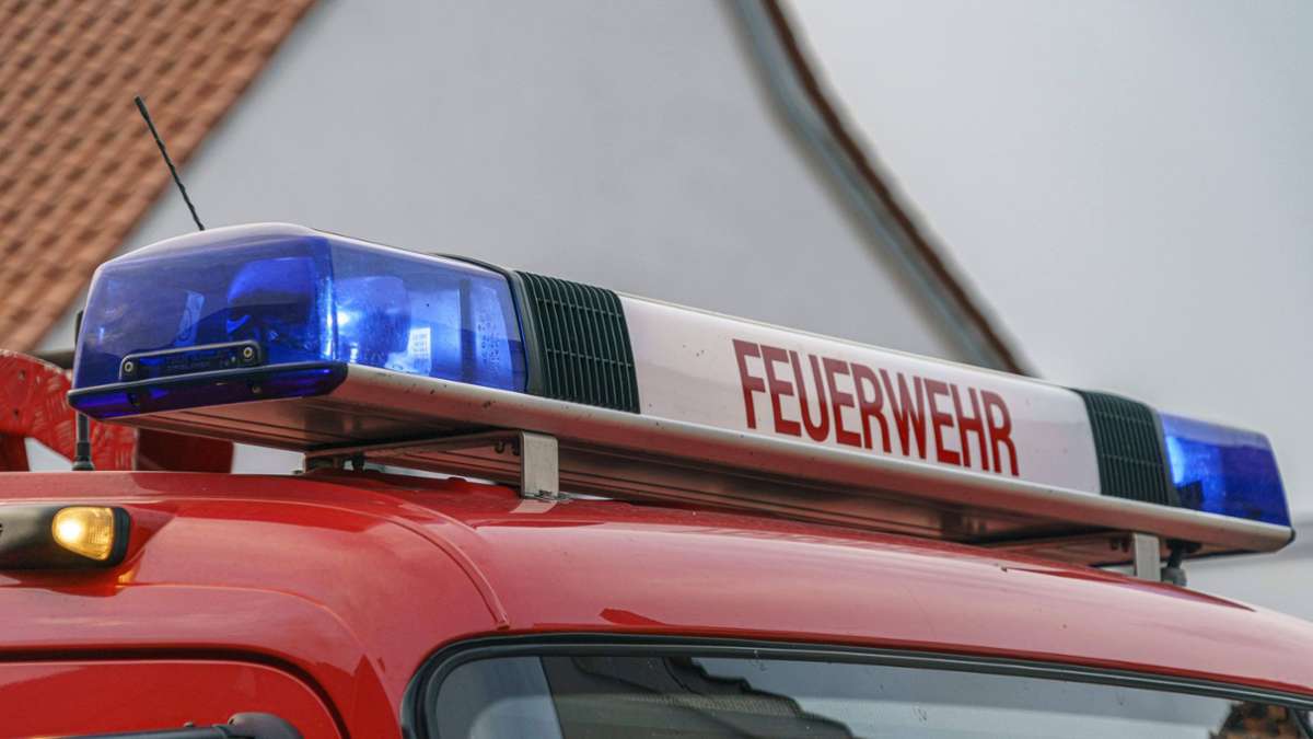 Einsatz in Neckartenzlingen: Feuerwehr rettet Mann aus verrauchter Wohnung