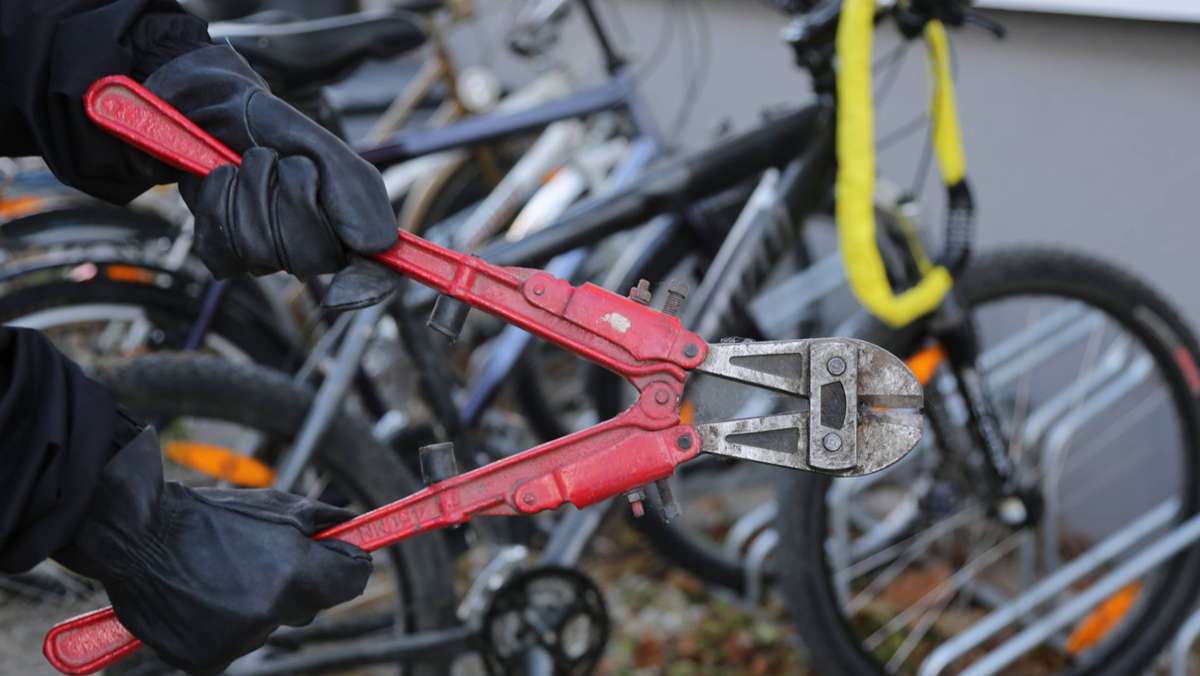 Stuttgart-Sillenbuch: Polizei nimmt mutmaßliche Fahrraddiebe vorläufig fest