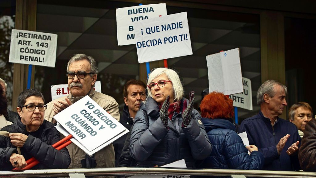 Sterbehilfe in Spanien: Ehemann kommt vor „Gender-Gericht“