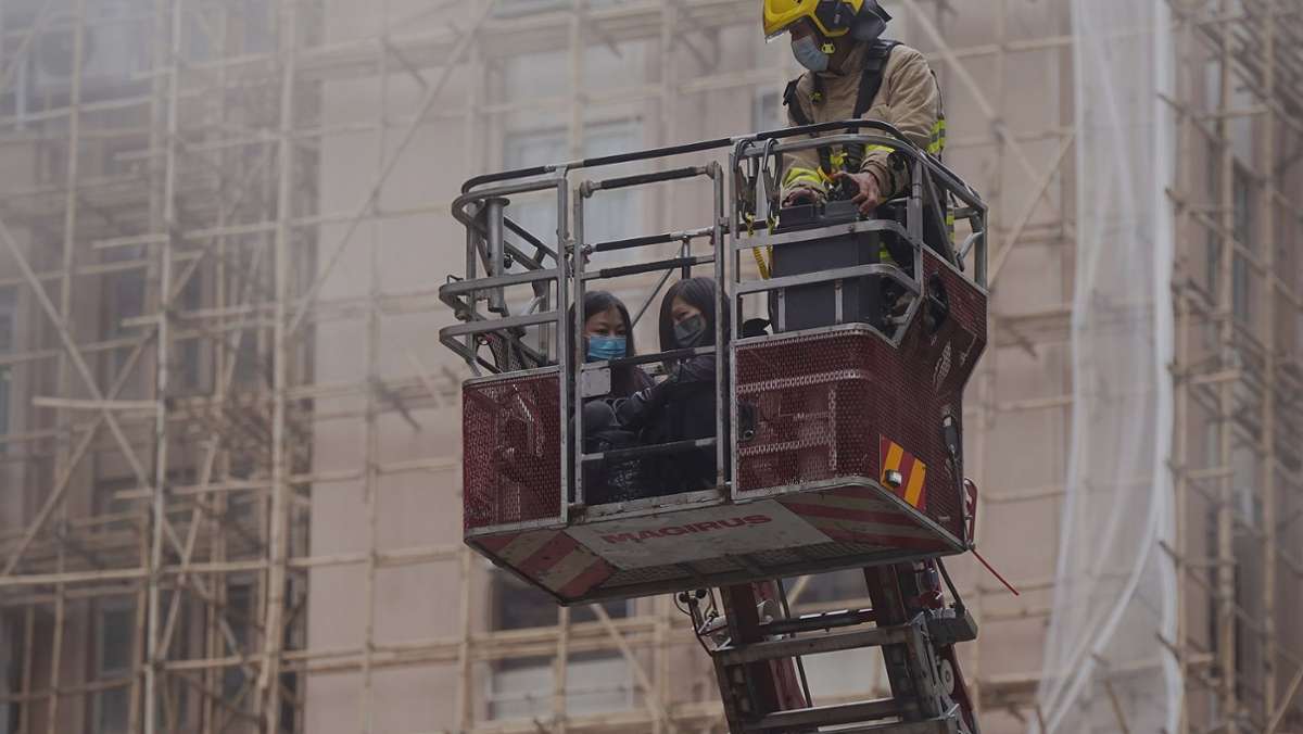  Am Mittwoch bricht in Hongkong im 38-stöckigen „Word Trade Center“ ein Feuer aus. Bei dem Brand werden mindestens 13 Personen verletzt. 