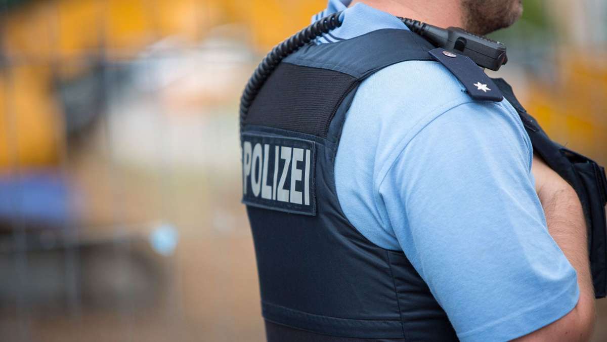 In Handschellen und mit Polizeieskorte ins Hospital: 76-Jährige legt sich in Sindelfingen  mit der Polizei an