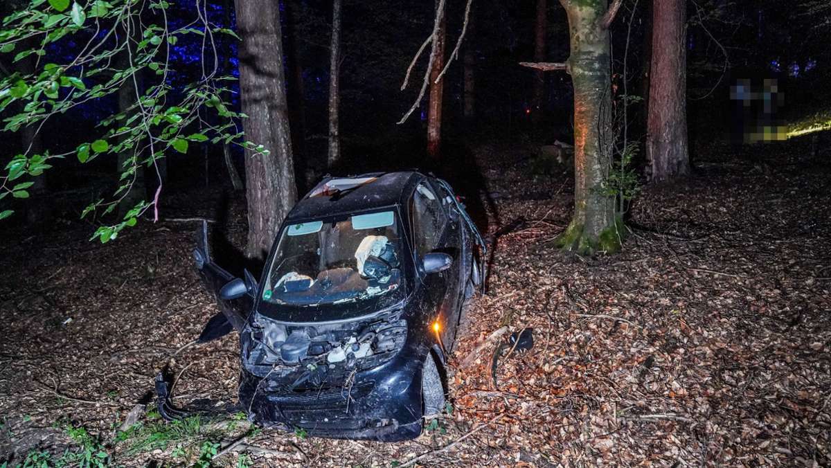 Unfall in Baltmannsweiler: Auto überschlagen – zwei Personen verletzt