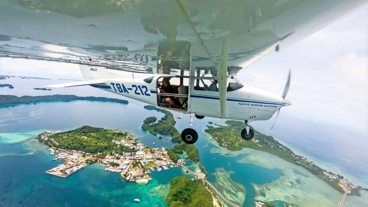 Fliegende Samariter: Ausrangierte Fallschirme aus Dettingen retten Leben im Pazifik