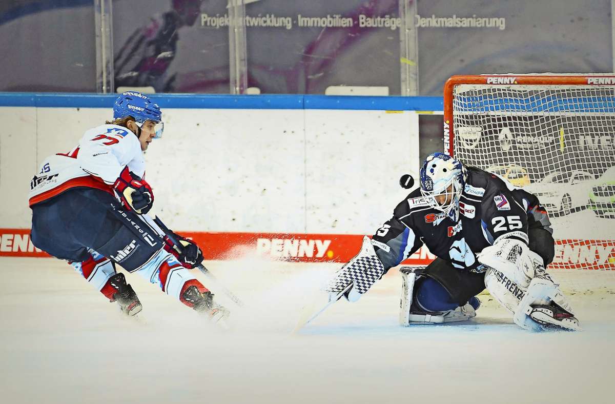 Die Adler Mannheim (li.)  sind in der Deutschen Eishockey-Liga auf Erfolgskurs. Foto: imago/Stefan Ritzinger