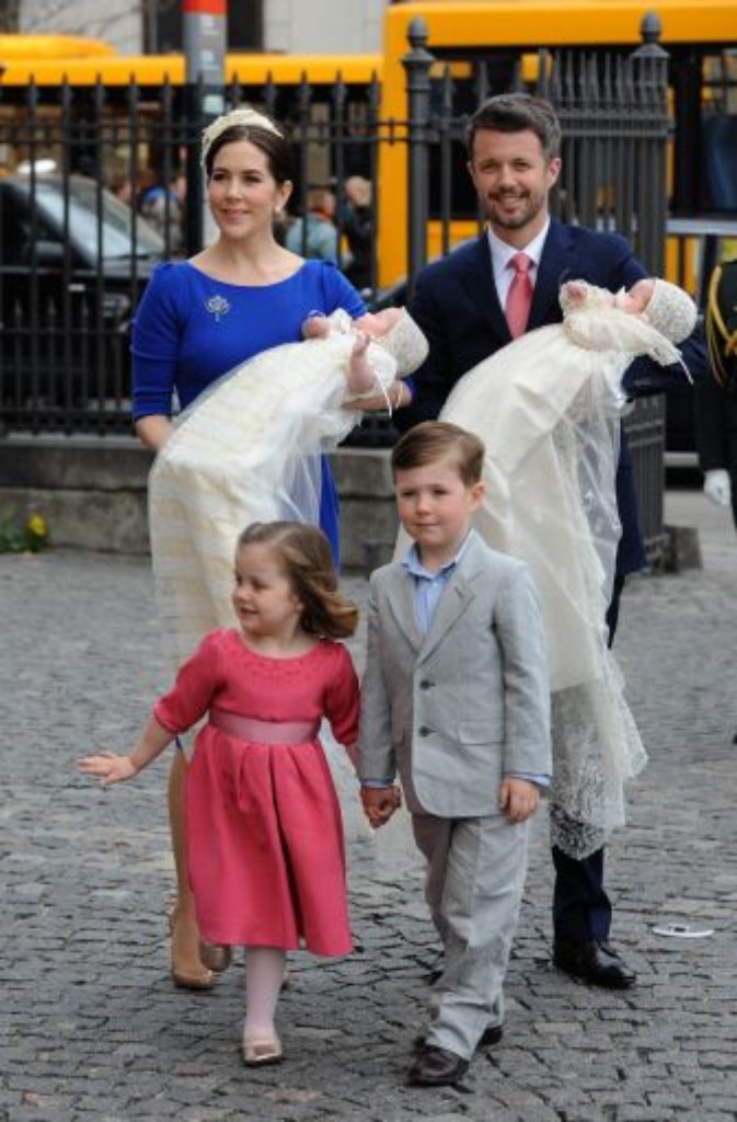 Einen ganzen Palast voller Kinder haben die Dänen: Kronprinz Frederik von Dänemark und seine Frau Mary haben vier Kinder - Thronfolger Christian (geboren 2005), Prinzessin Isabella (geboren 2007) und die Zwillinge Vincent und Josephine (geboren 2011).
