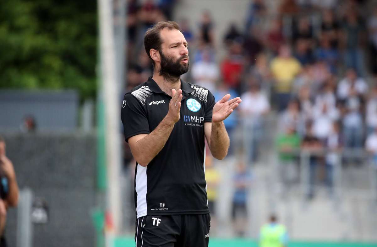 Tobias Flitsch übernahm die Kickers nach dem Abstieg in die Oberliga. Der sofortige Wiederaufstieg gelang ihm in der Saison 2018/2019 aber nicht.