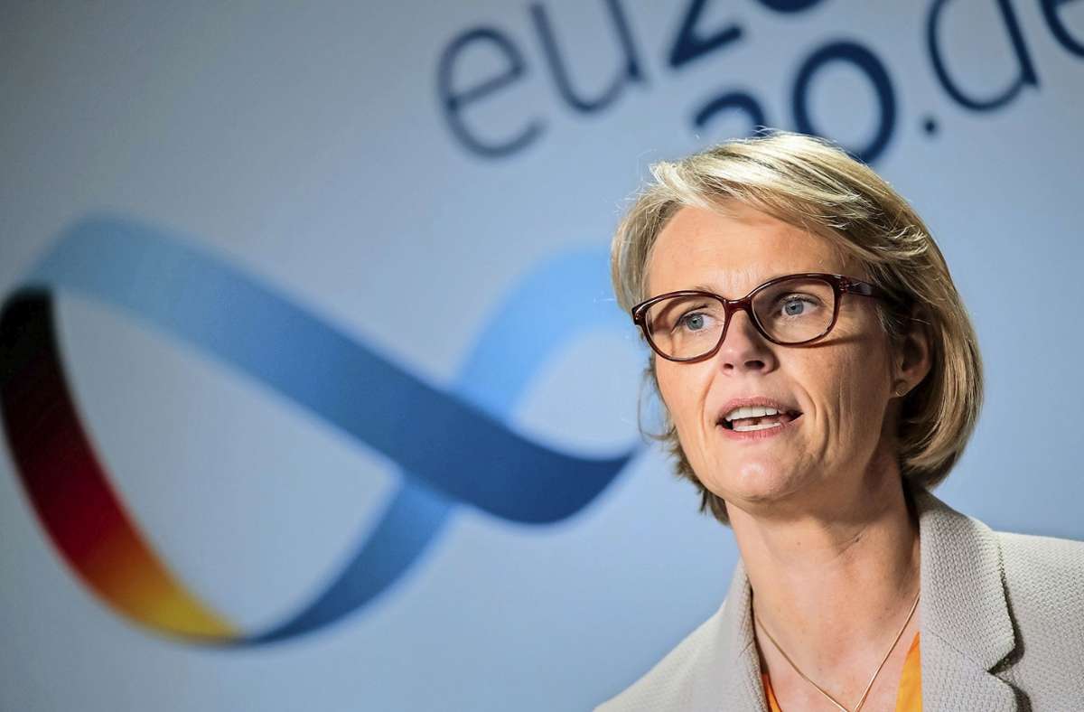 Bundesforschungsministerin Anja Karlic will Richtlinien für künftige Vergabeverfahren erarbeiten. . Foto: dpa/Bernd von Jutrczenka