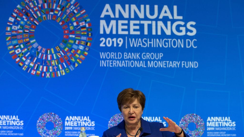  Beim IWF-Treffen in Washington gab es für Bundesfinanzminister Olaf Scholz mehr Lob als Tadel – obwohl er sich anhören musste, dass Deutschland als starkes Wirtschaftsland mehr für Investitionen tun müsse. 