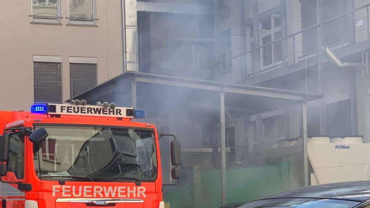 Stuttgart-Mitte: Containerbrand ruft Feuerwehr auf den Plan