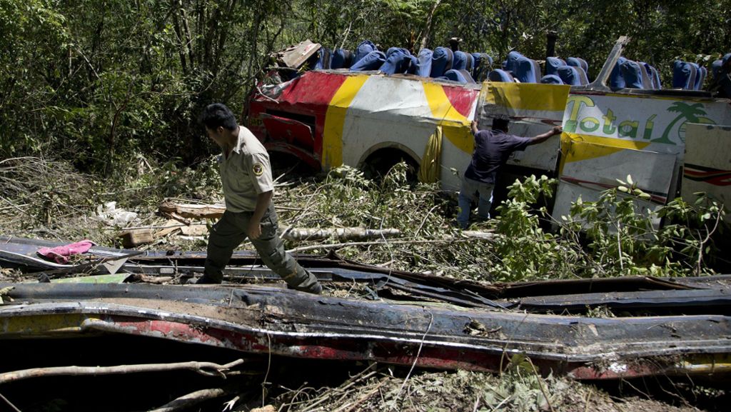 Bolivien: Bus stürzt 300 Meter in die Tiefe – 25 Tote