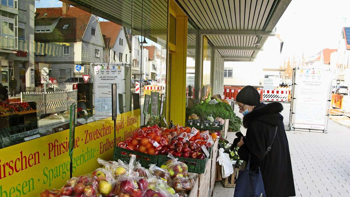  Der Obst- und Gemüseladen der Familie Bauerle schließt zum Jahresende – jetzt, wo die Baustelle überstanden ist. Nach 17 Jahren an dem Standort in der Cannstatter Straße. 