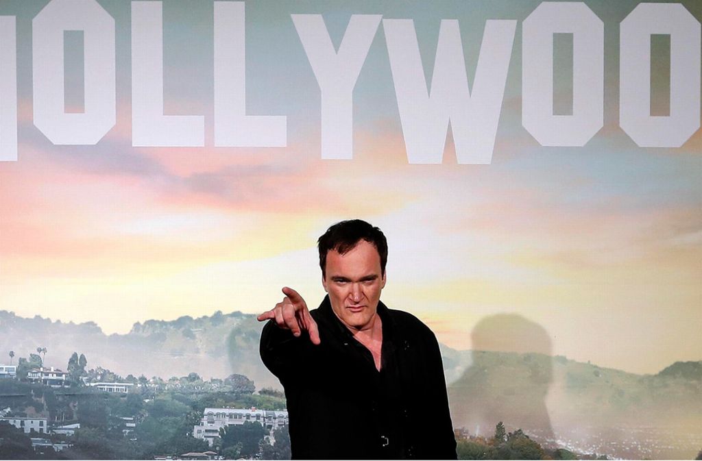 Quentin Tarantino im August 2019 vor einem Plakat zu seinem aktuellen Film „Once upon a Time in Hollywood“ Foto: dpa/Riccardo Antimiani