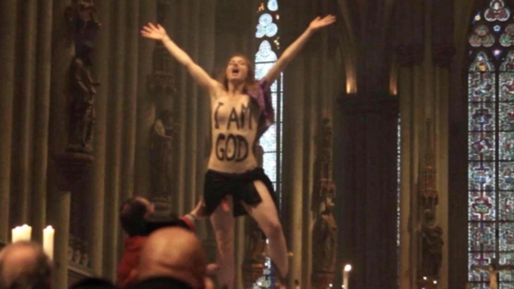  Bei der Weihnachtsmesse vor knapp einem Jahr hat die Femen-Aktivistin Josephine Witt auf dem Altar im Kölner Dom blank gezogen. Nun wird sie dafür zur Kasse gebeten. 