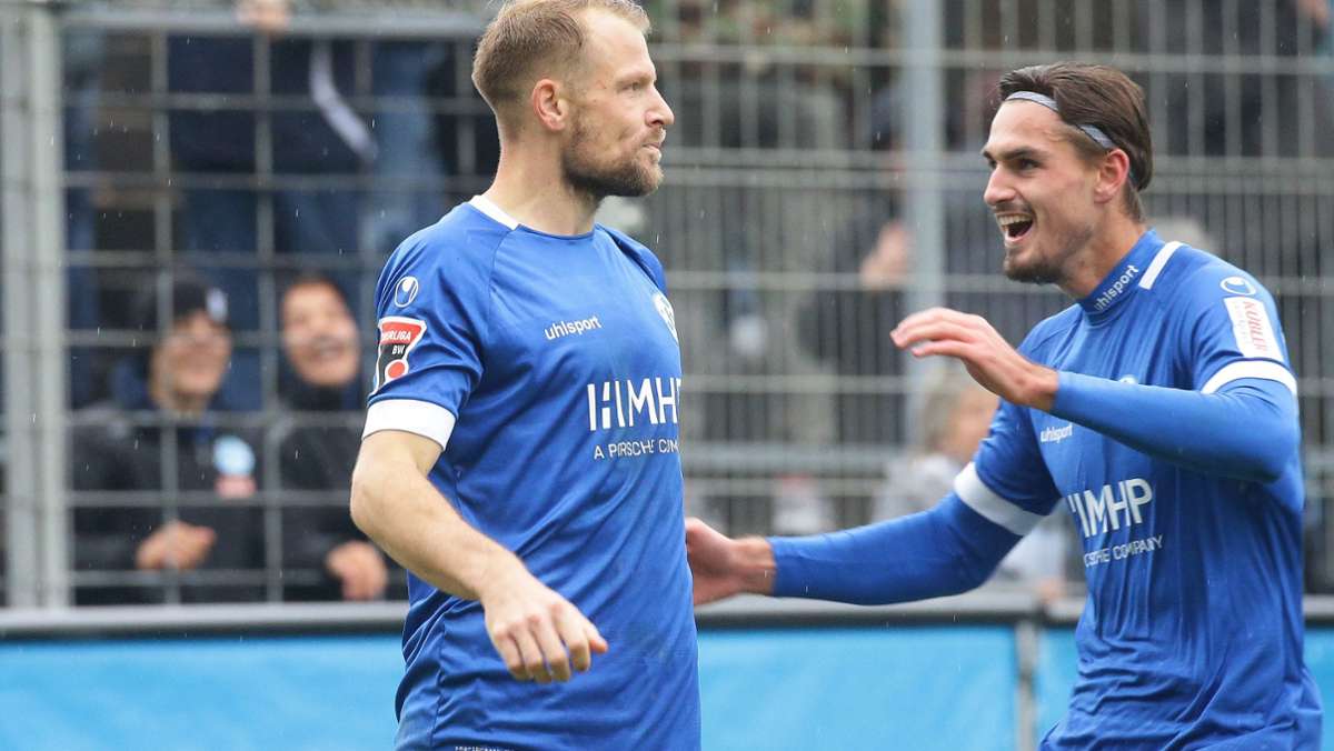  Die Stuttgarter Kickers haben in der Oberliga die nächsten drei Punkte geholt. Am Samstag gelang den Blauen ein 5:1-Sieg gegen den 1. Göppinger SV. Hier gibt es den Liveticker zum Nachlesen. 