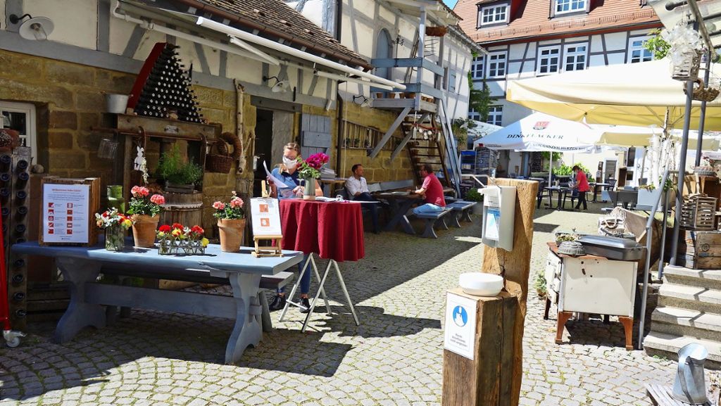 Gastronomie in Fellbach: Auch der Kellner trägt jetzt Maske