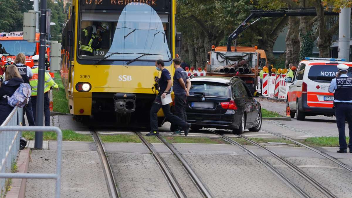 Unfall in Stuttgart: Autofahrer übersieht beim Wenden Stadtbahn