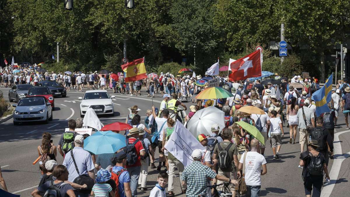 Querdenken-Demo in Stuttgart: Hunderte Protestler in der Innenstadt unterwegs