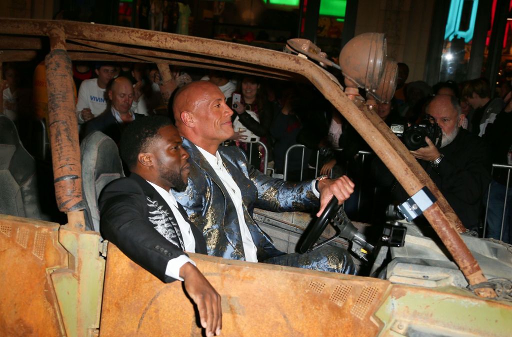 „The Rock“ und Kevin Hart kamen mit dem Auto zur Premiere.