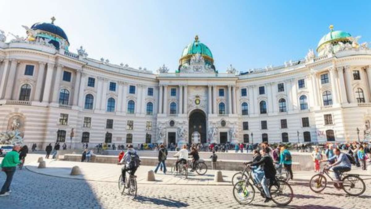 In Wien von einem sehenswerten und vor allem von einem kulinarischem Schmankerl zum nächsten zu radeln, erhöht den Genuss, diese wunderschöne Stadt kennenzulernen und schmälert gleichzeitig das schlechte Gewissen - die Kalorienzufuhr betreffend.