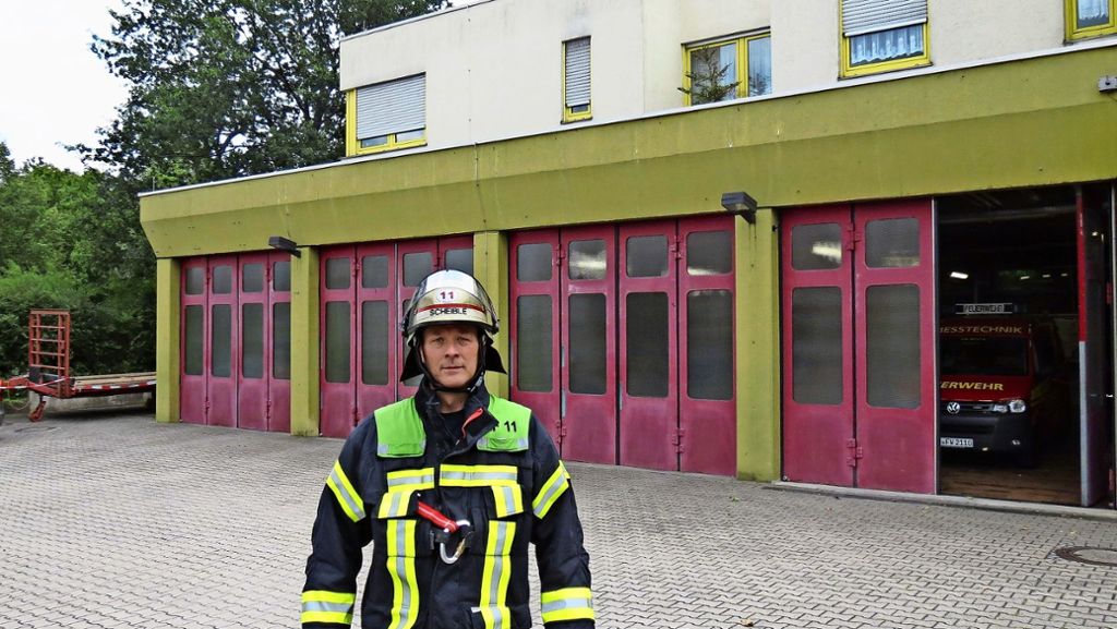  In das Feuerwehrhaus in Stuttgart-Birkach regnet es hinein. Außerdem haben die Frauen und Männer keine Umkleiden, sie müssen sich voreinander umziehen – und noch weitere Standards sind nicht erfüllt. Die neue Führungsmannschaft hat jedoch Hoffnung. 