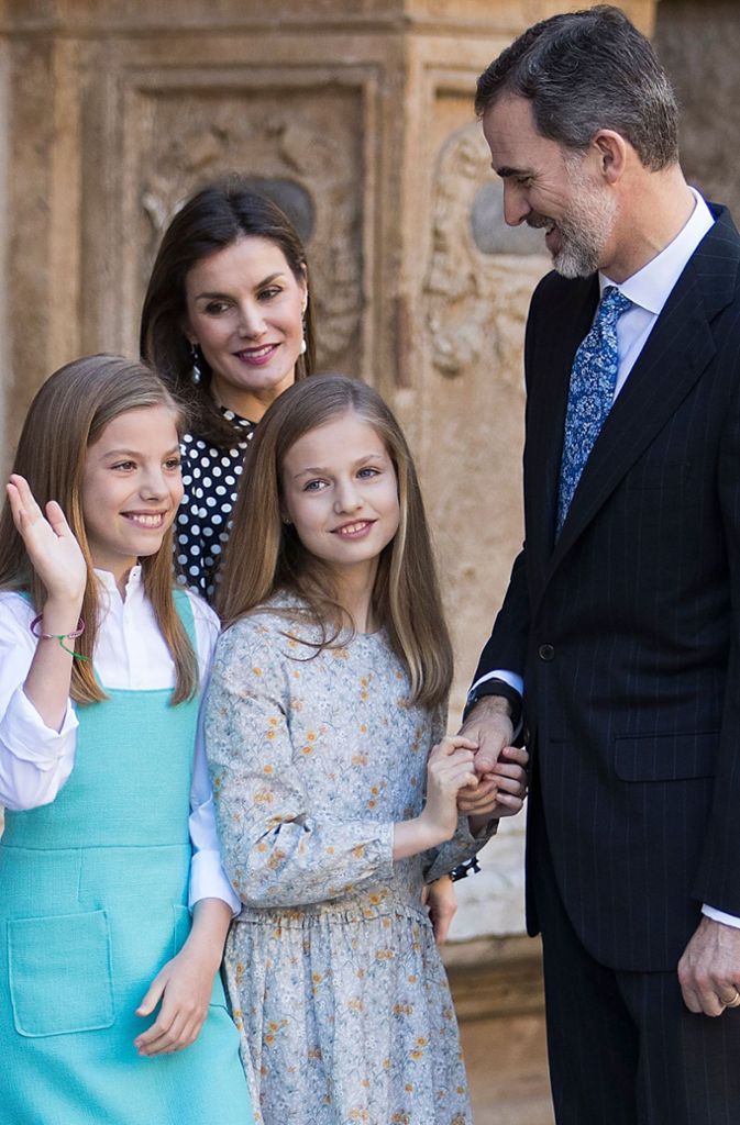 Zwei blonde Señoritas hat das spanische Königshaus zu bieten: König Felipe VI. und seine Frau Letizia haben zwei Töchter – Infantin Leonor (rechts, 12) und die elfjährige Infantin Sofía.
