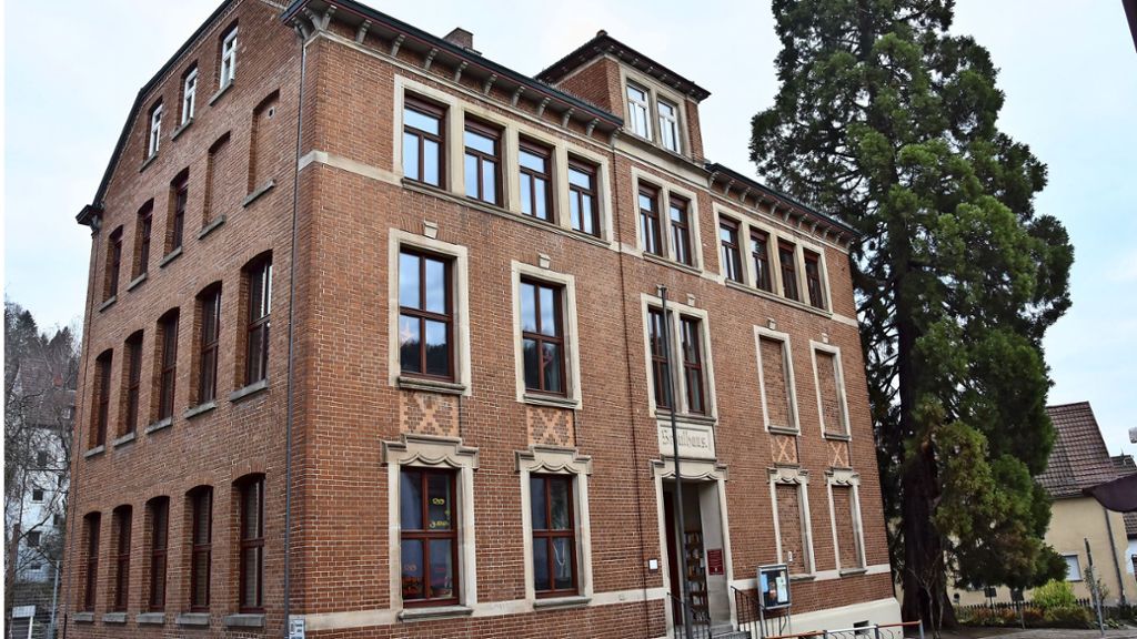  Der Förderverein Alte Schule Rohracker will eine jährliche Förderung durch die Stadt. Durch immer neue Kosten für die Instandhaltung des alten Schulgebäudes kann der Verein keine Rücklagen bilden. 