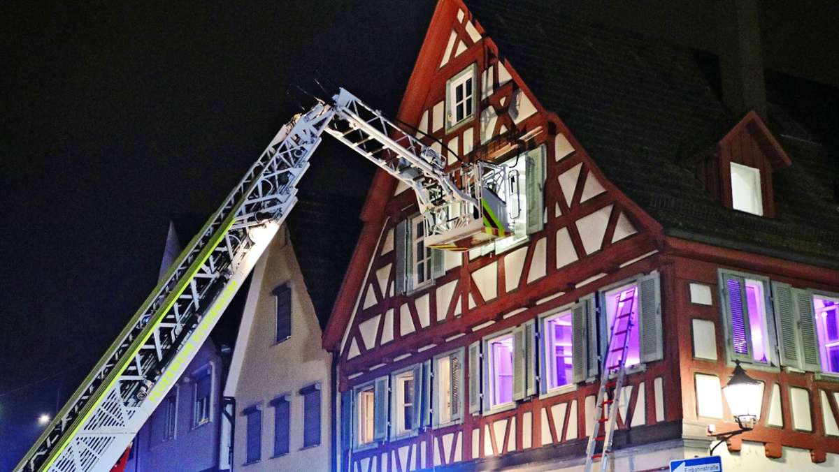 Brände in Schorndorf und Waiblingen: Zwei Großeinsätze – einmal war Brandstiftung im Spiel