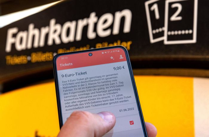 9-Euro-Ticket im Verkauf: Volle Züge am Wochenende erwartet