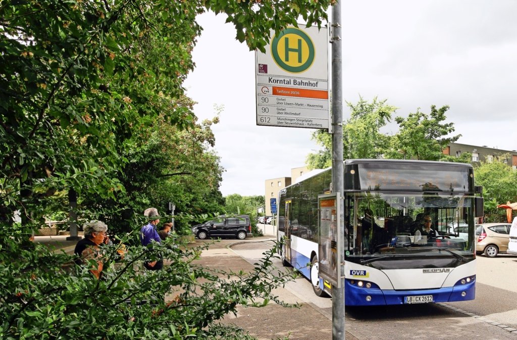 Busse statt Bahnen – die Strohgäubahn ist derzeit gesperrt. Foto: factum/Bach